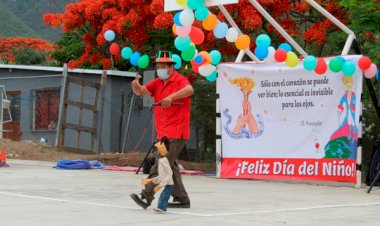 Antorcha lleva felicidad a niños de Ciudad Victoria