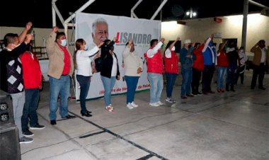 Visita Lisandro a los habitantes de Huajoyuca