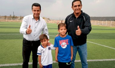 Futbolistas en Chalco realizan partidos de exhibición.