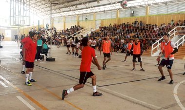 Primeros ganadores del Encuentro Deportivo Estatal de Voleibol 