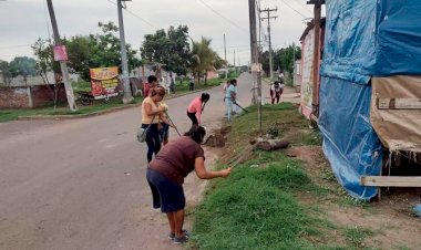 Antorchistas jarochos embellecen sus colonias