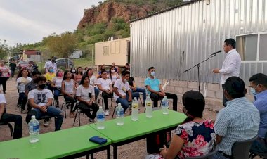 Celebran estudiantes graduación en telebachillerato Humberto Gutiérrez