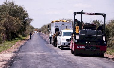 Ayuntamiento avanza en el reencarpetado del tramo carretero que va de El Zacatón a La Candelaria, Villa de Ramos 