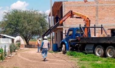 Continúa la electrificación en colonia Antorchista 