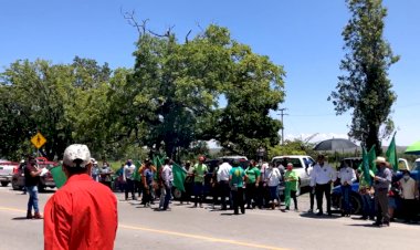 Campesinos marchan otra vez contra Casa Madero por derechos del agua