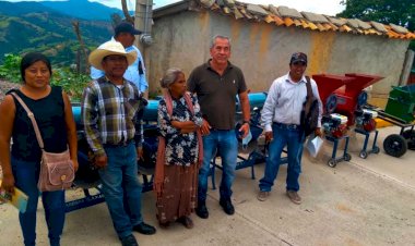 Cumple alcalde compromiso con antorchistas de Santa Cruz Lomalapa