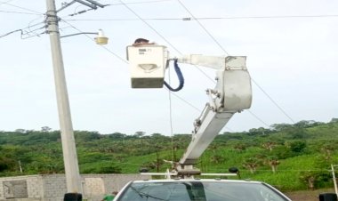 Colonos logran reparación de alumbrado público en la Colonia Fraternidad Antorchista