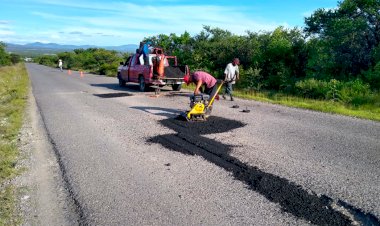 Ayuntamiento de Atexcal instrumenta programa de bacheo