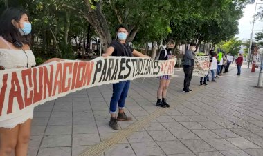 Denuncian regreso a clases con cadenas humanas en todo el país