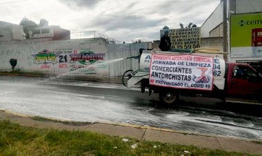 Sanitizan espacios los comerciantes antorchistas