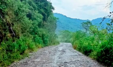 Habitantes denuncian abandono de caminos en la sierra de Matlapa