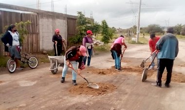 Mejoran antorchistas caminos de San Juan del Río