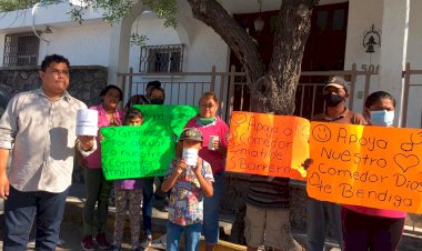 Bajo sol a plomo, antorchistas reúnen fondos para comedor comunitario