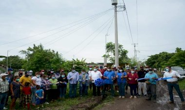 Antorchistas logran introducción de electrificación a colonias populares 