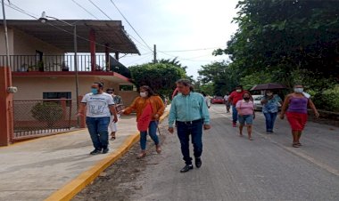 Antorcha inaugura 250 metros de banqueta en Paso Telaya de San Rafael