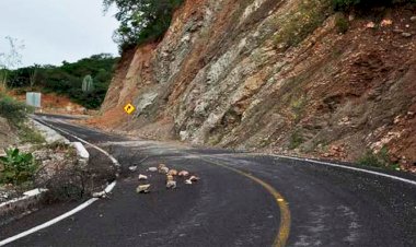 Urge el arreglo de la carretera