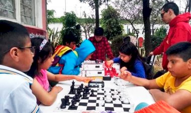 Clases de ajedrez en la colonia El Salado 