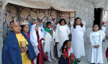 Escuelas antorchistas realizan posada navideña