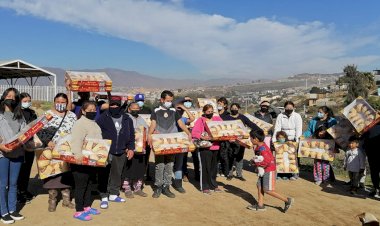 Familias se benefician con rosca de reyes