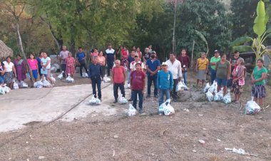 Antorcha entrega apoyos alimentarios a potosinos de Tanlajás