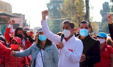 Granaderos bloquean marcha de maestros antorchistas