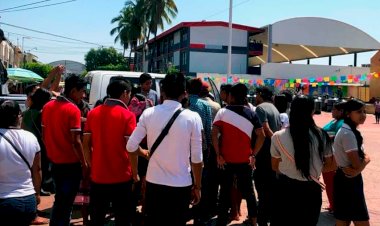 Piden que alcalde cumpla su compromiso de comprar un terreno para el bachillerato de Zacualpan