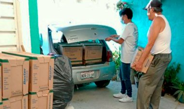 Dona mujer antorhista material de diálisis al centro de salud de Casa Vieja