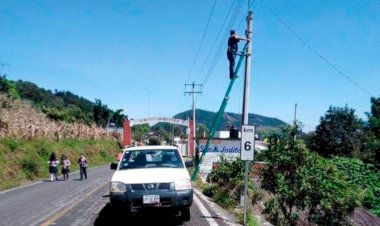 Logran alumbrado público para comunidad