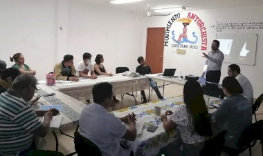 Antorcha imparte curso de redacción a jóvenes quintanarroenses