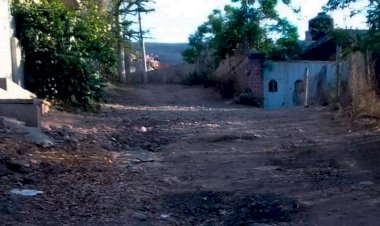 Colonos de la Contlalco van por la pavimentación de calle y callejones