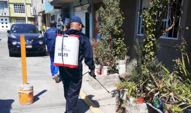 Sanitizan colonia José Guadalupe en Iztapalapa