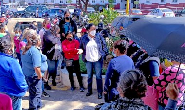 Padres de familia y profesores insisten en no abandonar la educación