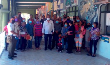 Recibe alcalde pliego petitorio de antorchistas del municipio de Cualac