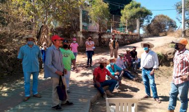 Mediante reuniones campesinos del sur se enteran de acontecimientos actuales de país y del mundo