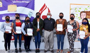 Culminan mujeres de Ocoyucan curso de computación