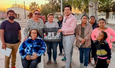 Antorcha entrega medicamentos en la colonia de Ancón de Carros