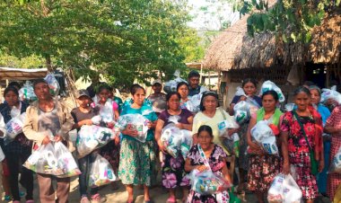 Entrega de despensas en localidades de Tanlajás