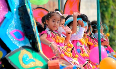 Desfile educativo por las calles del sur de la capital