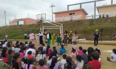 Infantes celebran Día del Niño disfrutando obras de teatro