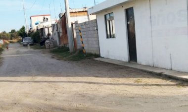 En Canoa, poblanos viven en rezago de pavimentación por más de 30 años