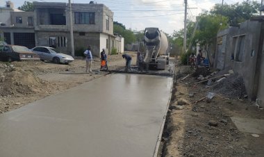 Casi concluida pavimentación en la Col. Azteca.