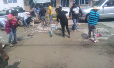 Apoya Antorcha con bacheo a colonias poblanas