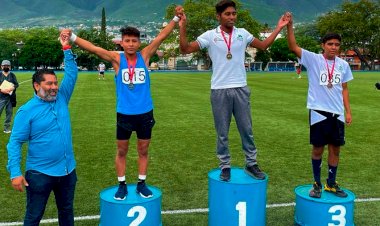 Se cuelga medalla de plata estudiante de bachillerato impulsado por Antorcha