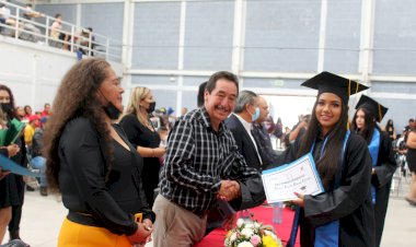 Celebran graduación secundaria y telebachillerato antorchistas