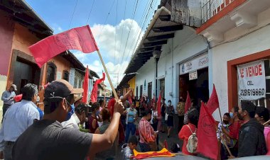 Se manifiestan coatepecanos por falta de agua