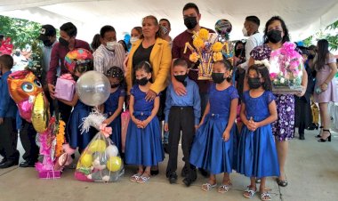 Celebra Antorcha graduación de alumnos en la colonia Margarita Morán