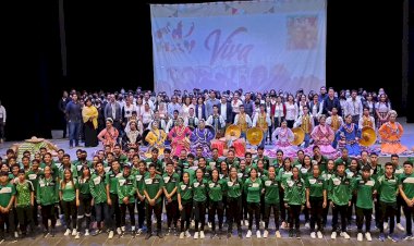 Escuelas antorchistas conmemoran con desfile el 212 aniversario de la Independencia de México