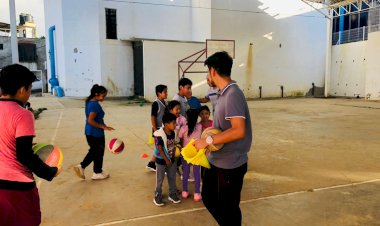 Antorchistas buscan, casa por casa, deportistas para ligas en Oaxaca 