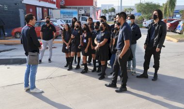 Visitan estudiantes del IESIZ a televisora 