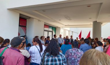 Entrega DIF estatal apoyos alimentarios en Casa del Estudiante Sonorense